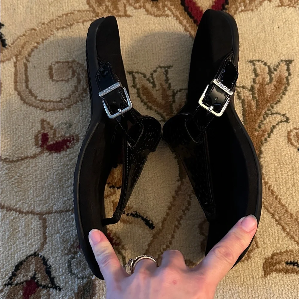 Vionic - Picture 4 of 7